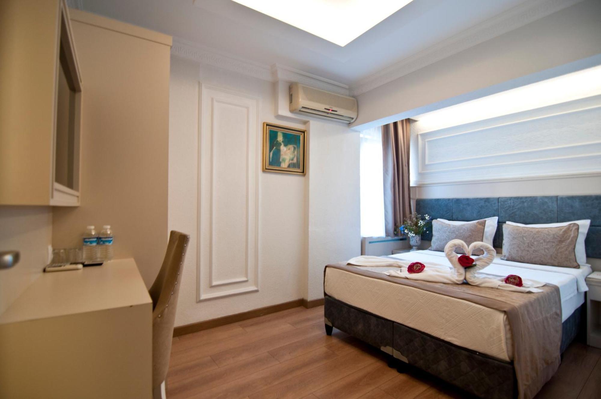 Royce Hotel Istanboel Buitenkant foto
