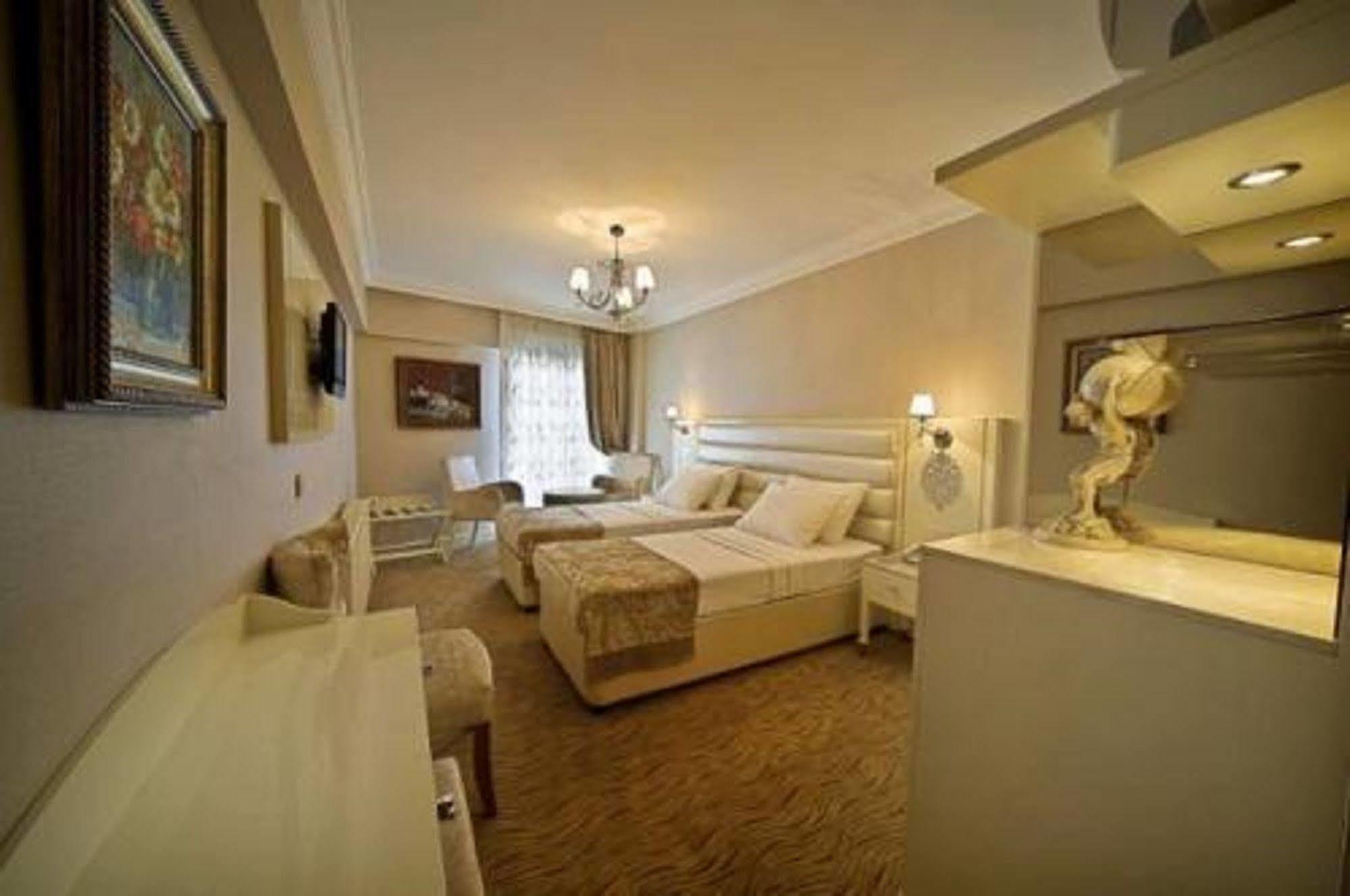 Royce Hotel Istanboel Buitenkant foto
